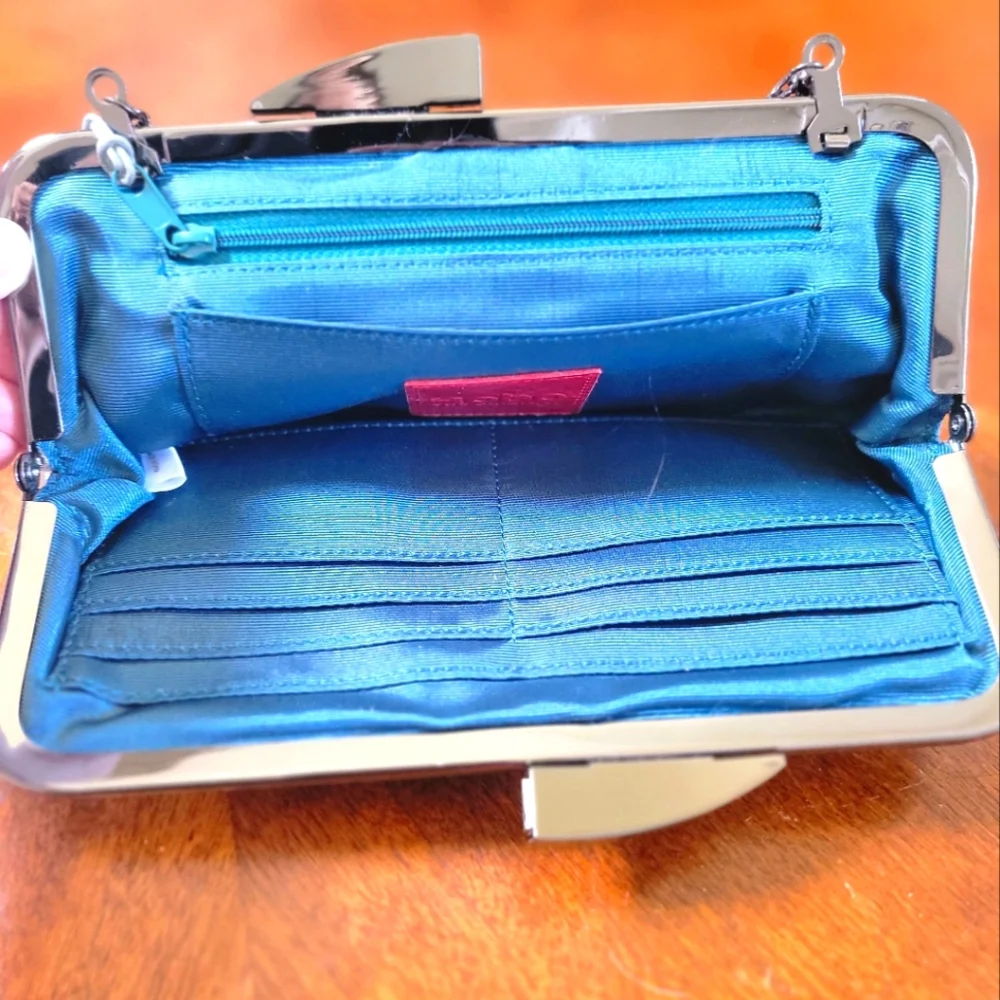 HOBO SILVER CLUTCH - Picture 5 of 7